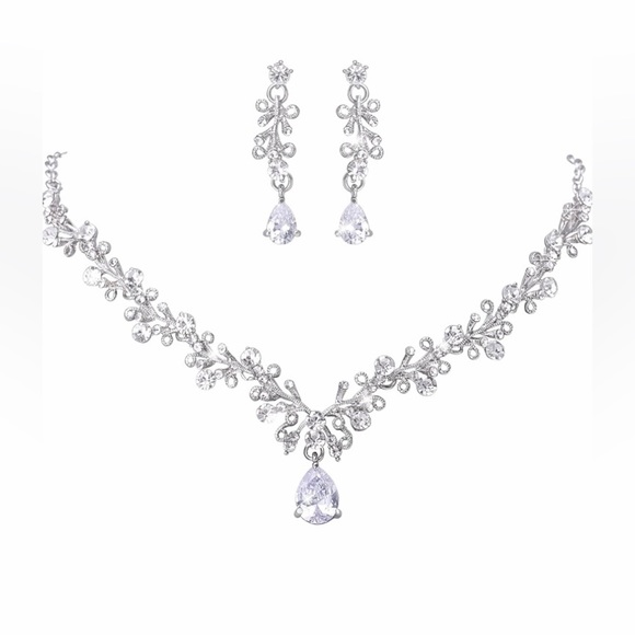 Lillie & White-Clear Crystal and Cubic Zircon Necklace and Earrings Jewelry Set - Picture 1 of 3
